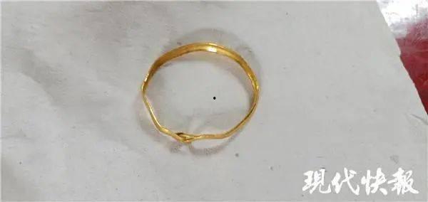 金手镯吃瓜后续,吃瓜后续揭秘,真相令人震惊